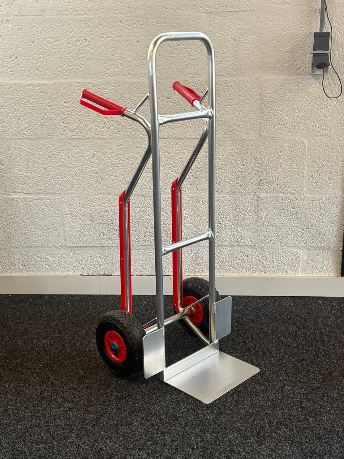 Nieuwe Aluminium Steekwagen/Steekkar uit voorraad leverbaar, Doe-het-zelf en Verbouw, 100 liter of meer, Ophalen of Verzenden