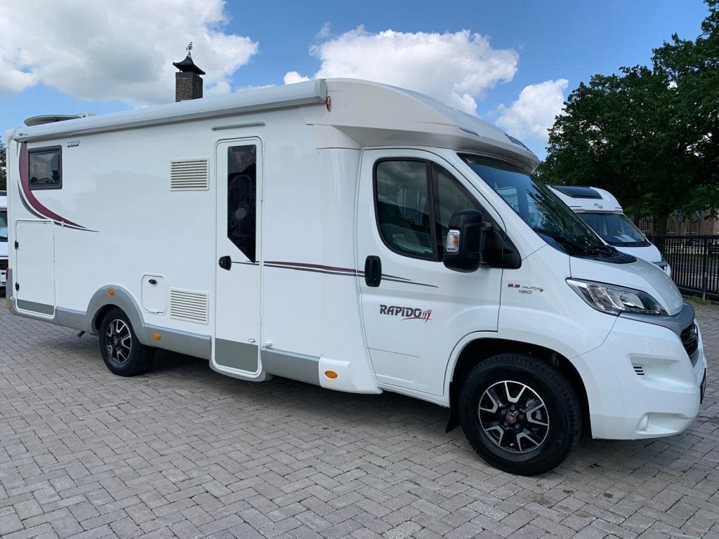 Rapido 666F Enkele Bedden Garage 65000km 2017 Automaat, Caravans en Kamperen, Campers, Automaat, Fiat, Bedrijf, Diesel