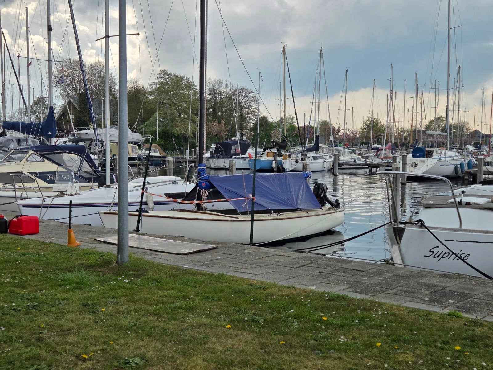 Flytour aluminium mast gaffel met 4 pk Mercury motor, Watersport en Boten, Ophalen, Gebruikt, Overige typen, Polyester