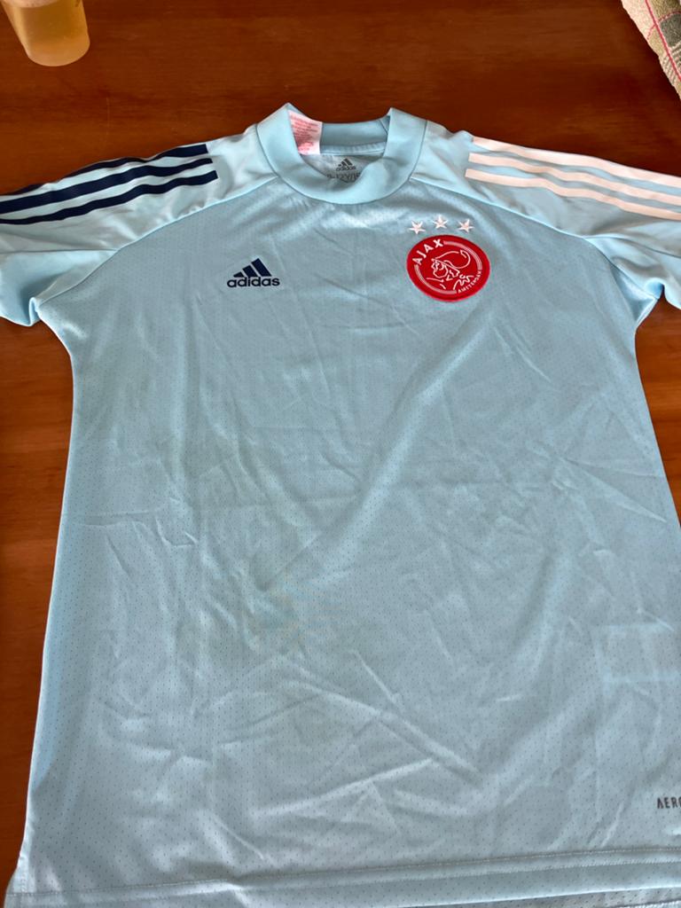 Ajax uitshirt en broekje lichtblauw/donkerblauw, Ophalen of Verzenden, Zo goed als nieuw