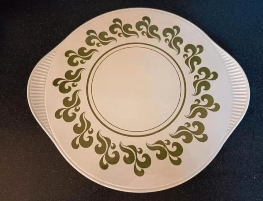 Vintage Schaal / Taart Plateau met Groen Design, Gebruikt, Keramiek, Ophalen of Verzenden, Schaal of Schalen