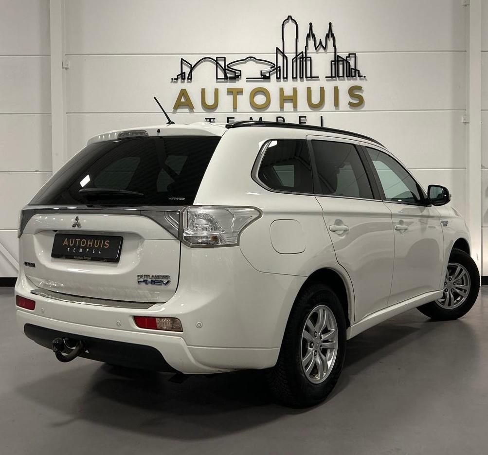 Mitsubishi Outlander 2.0 PHEV Business Edition Automaat Nap, Zwart, 4 cilinders, Leder en Stof, Wit