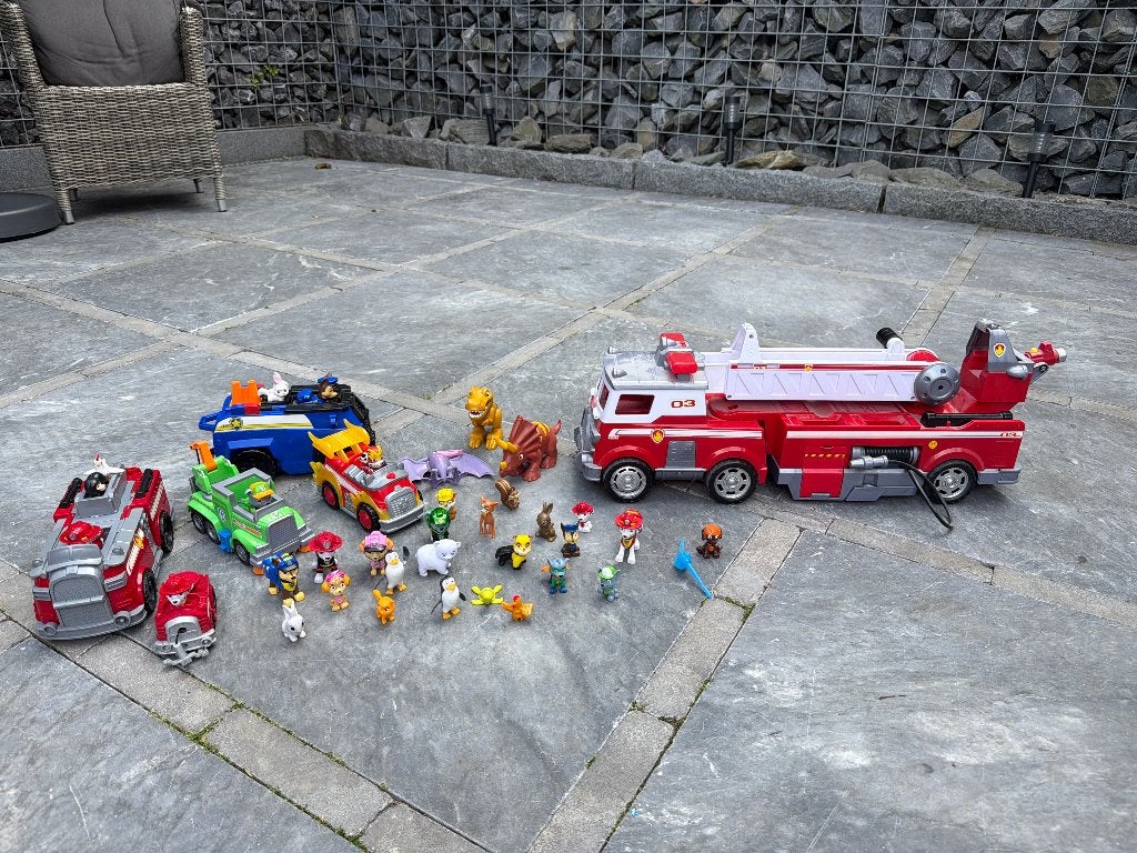 PAW Patrol Mega Set + voertuigen + veel figuren, Ophalen, Gebruikt