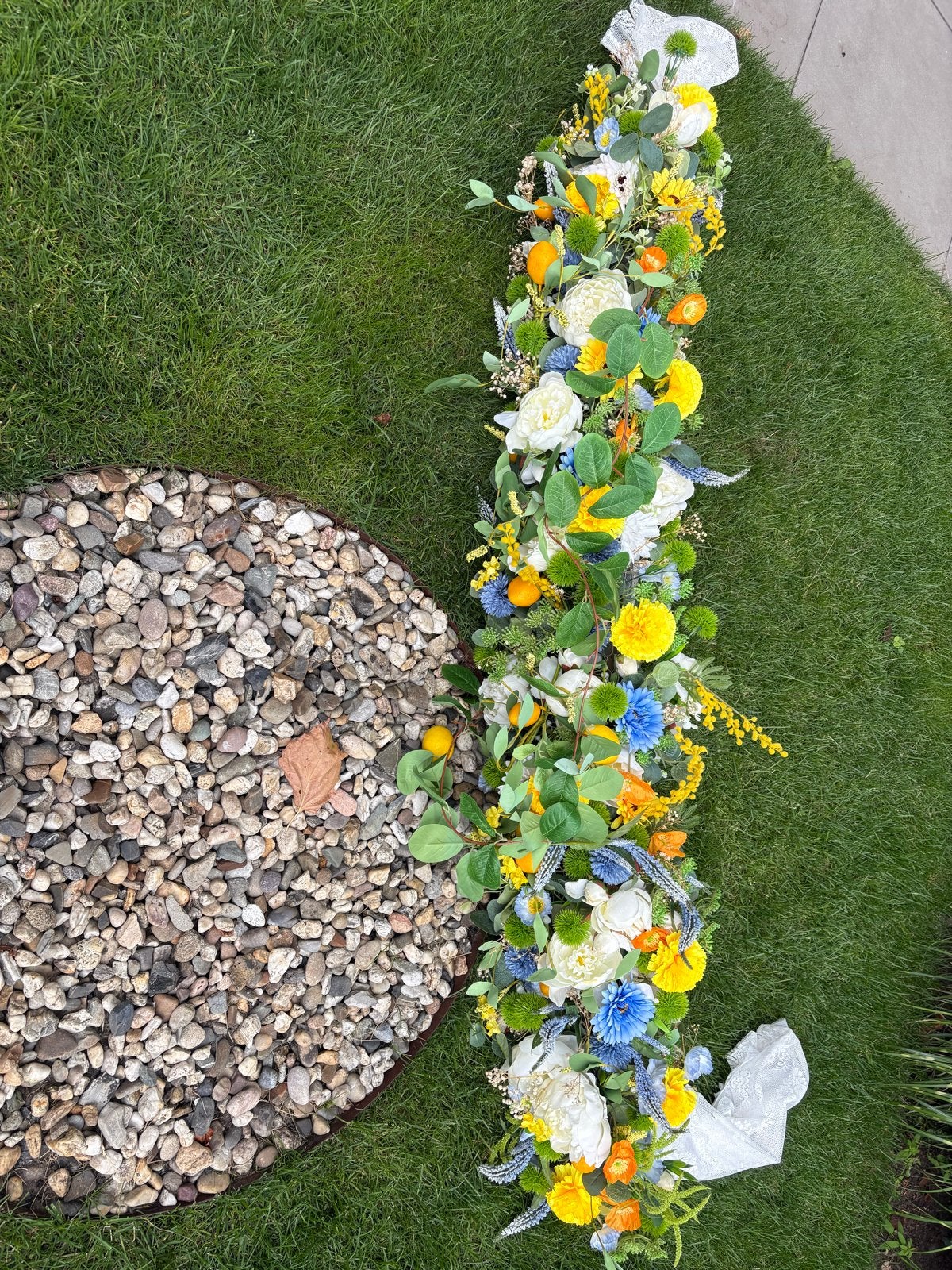Kunstbloem slinger voor decoratie, geel/blauw/wit, Huis en Inrichting, Ophalen, Binnen, Kunstbloem, Nieuw
