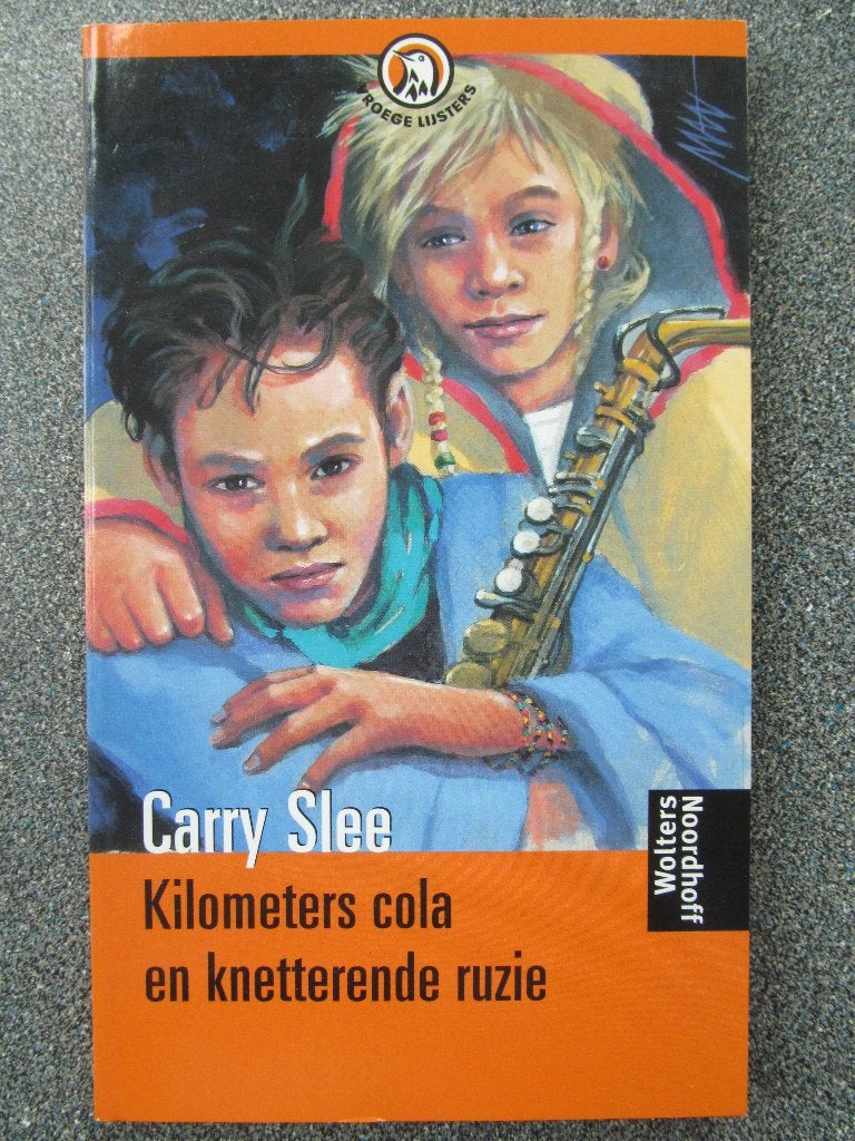 Kilometers cola en knetterende ruzie van Carry Slee, Carry Slee, Ophalen of Verzenden, Zo goed als nieuw, Fictie