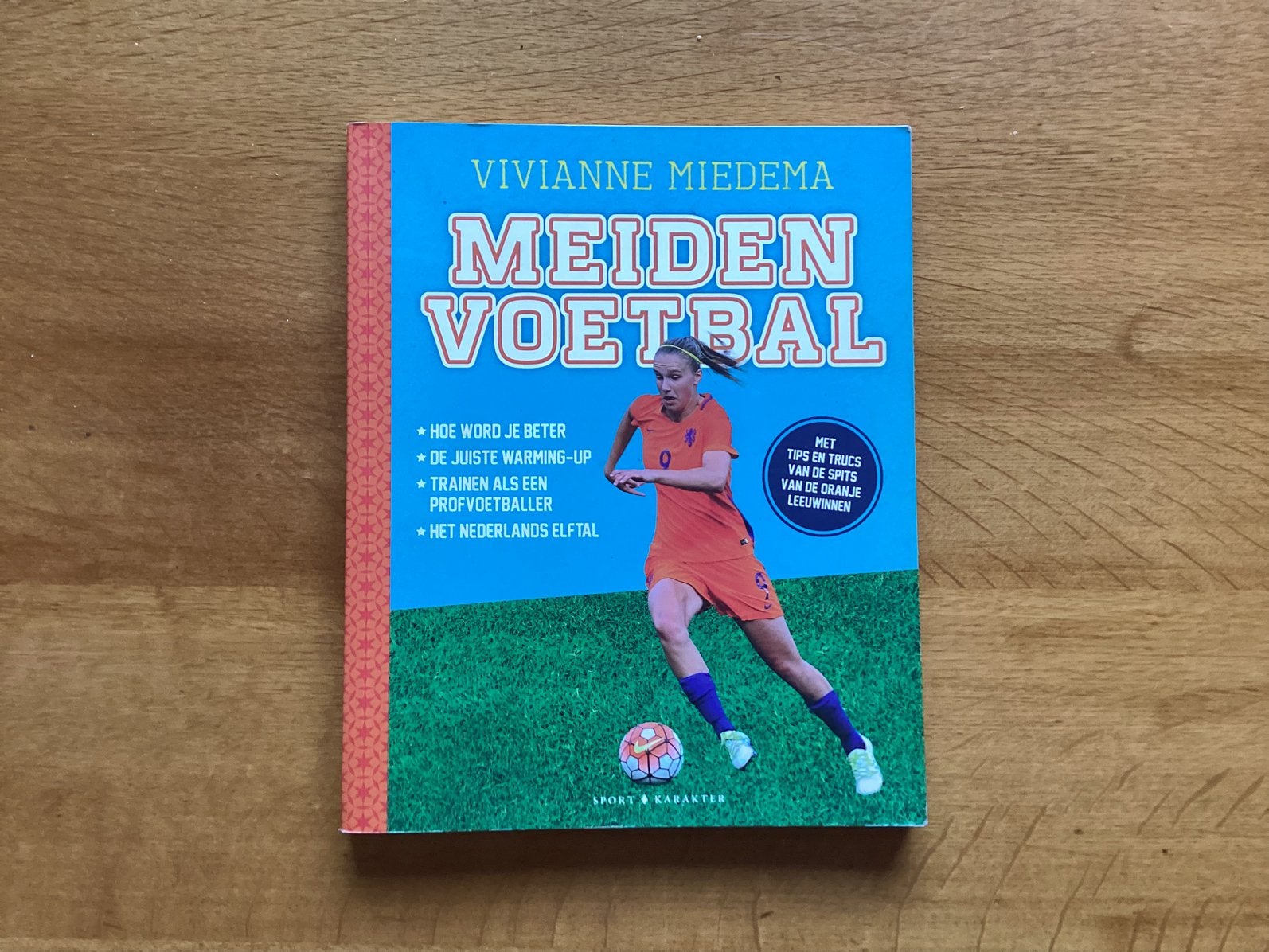 Joke Reijnders - Meidenvoetbal, Non-fictie, Joke Reijnders; Vivianne Miedema, Ophalen of Verzenden, Zo goed als nieuw