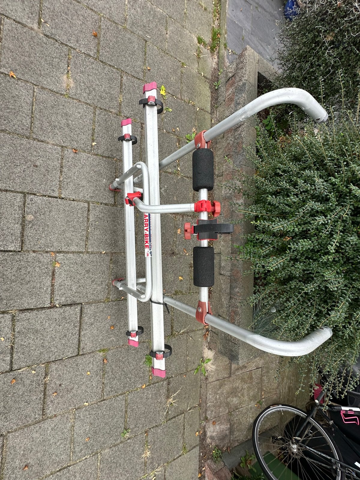 Fietsenrek voor 2 fietsen - Carry-Bike (bevestiging ontbreek, Ophalen, Gebruikt