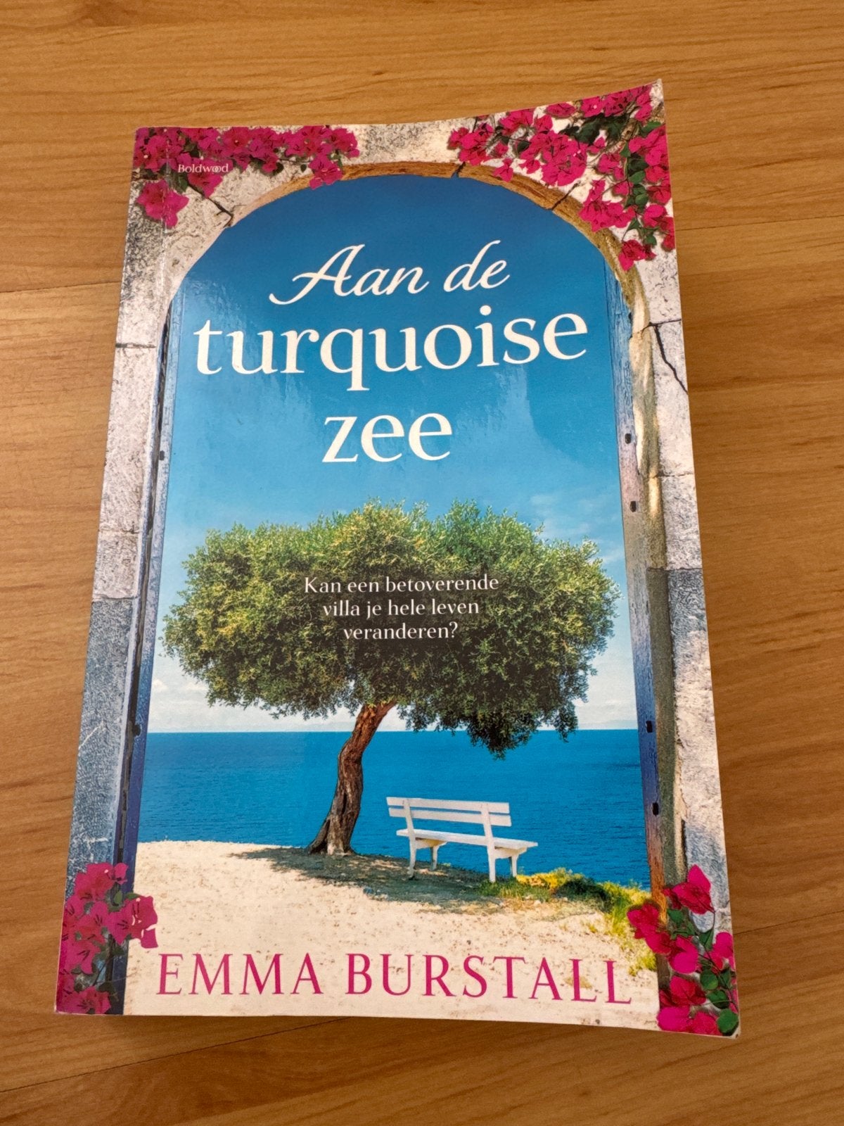Aan de turquoise zee - Emma Burstall (roman), Ophalen of Verzenden, Gelezen, Nederland