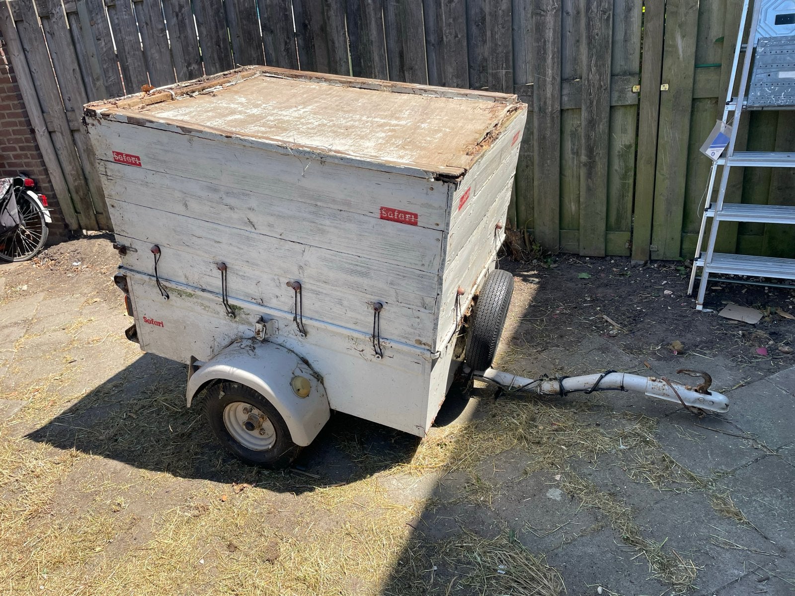 Oude aanhangwagen Safari - opknapper, Ophalen, Gebruikt