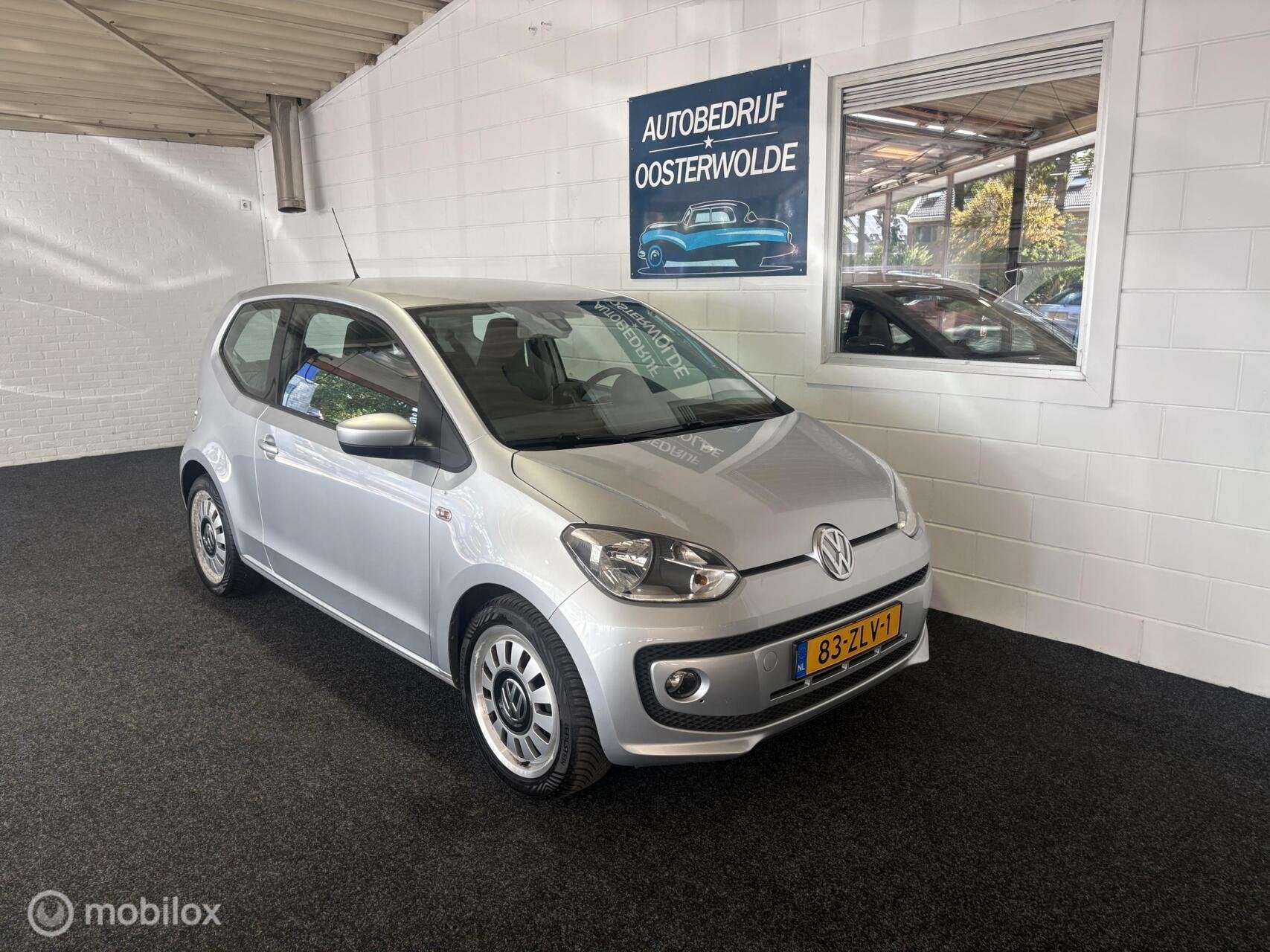 Volkswagen Up! 1.0 High up! Airco - Navi - Stoelverwarming -, Auto's, Volkswagen, Voorwielaandrijving, Euro 5, Stof, Gebruikt