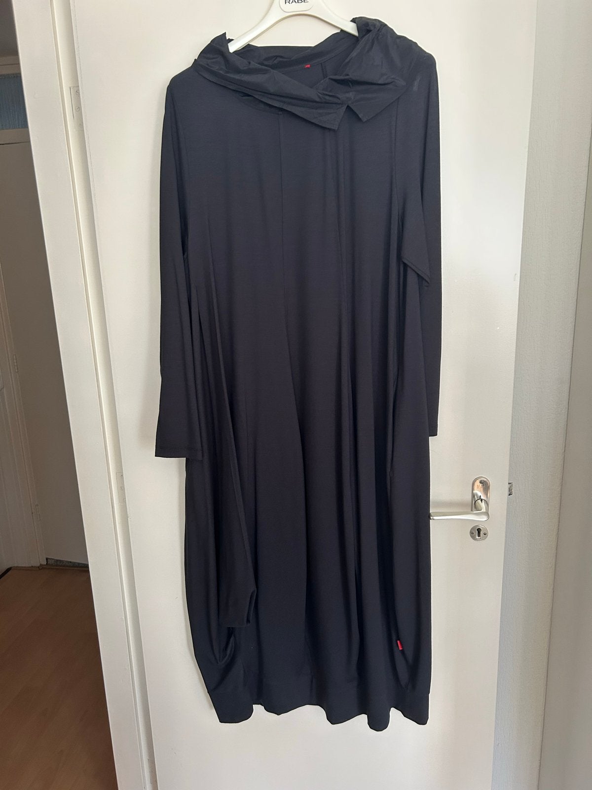 Nieuwe Vetono jurk maat 46, Kleding | Dames, Ophalen of Verzenden, Nieuw, Maat 46/48 (XL) of groter, Zwart