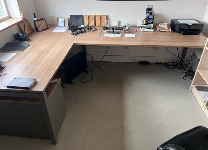 Ruim hoekbureau met ladeblok - Ideaal voor thuiskantoor, Ophalen, Gebruikt, Hoekbureau, Bruin