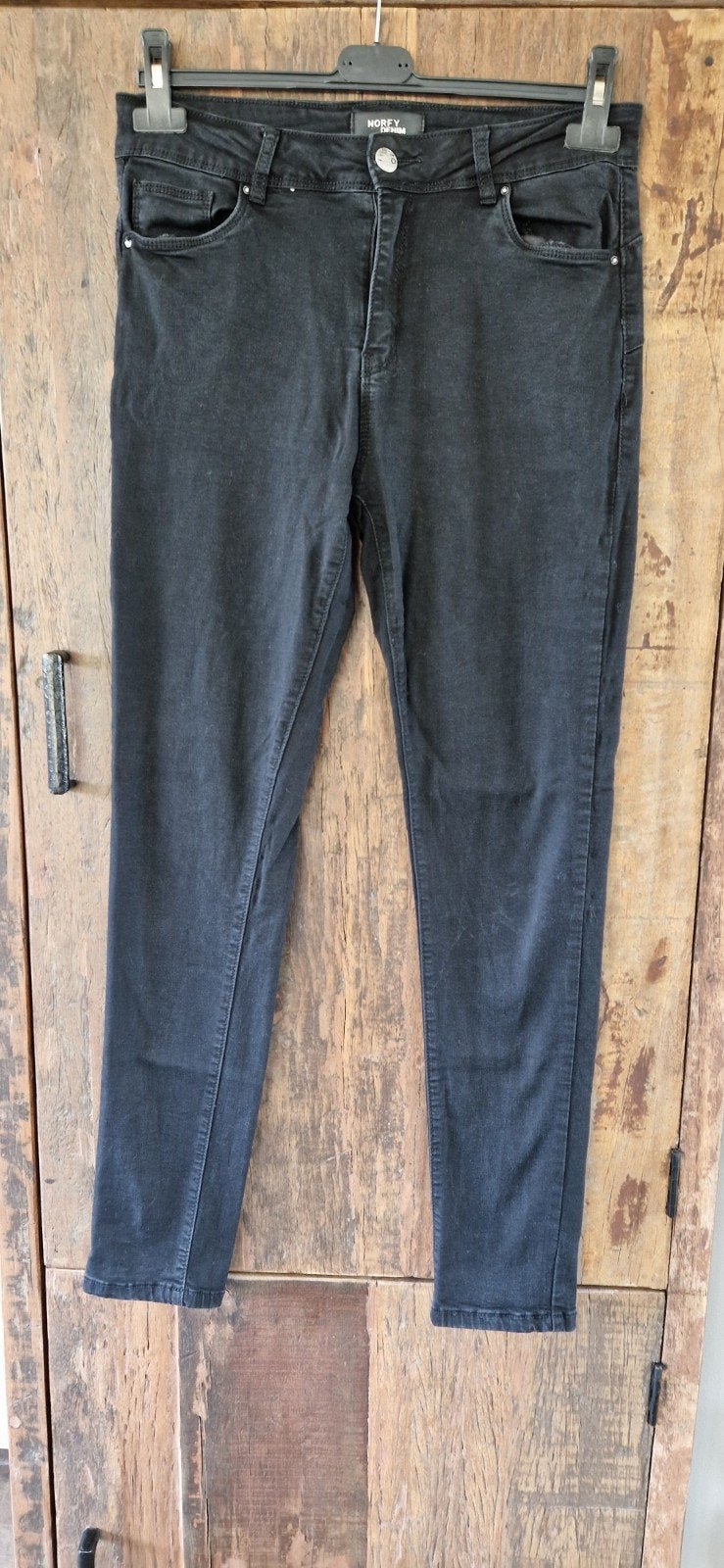 Zwarte spijkerbroek

Norfy Jeans, Ophalen of Verzenden, Zo goed als nieuw, Zwart, W30 - W32 (confectie 38/40)