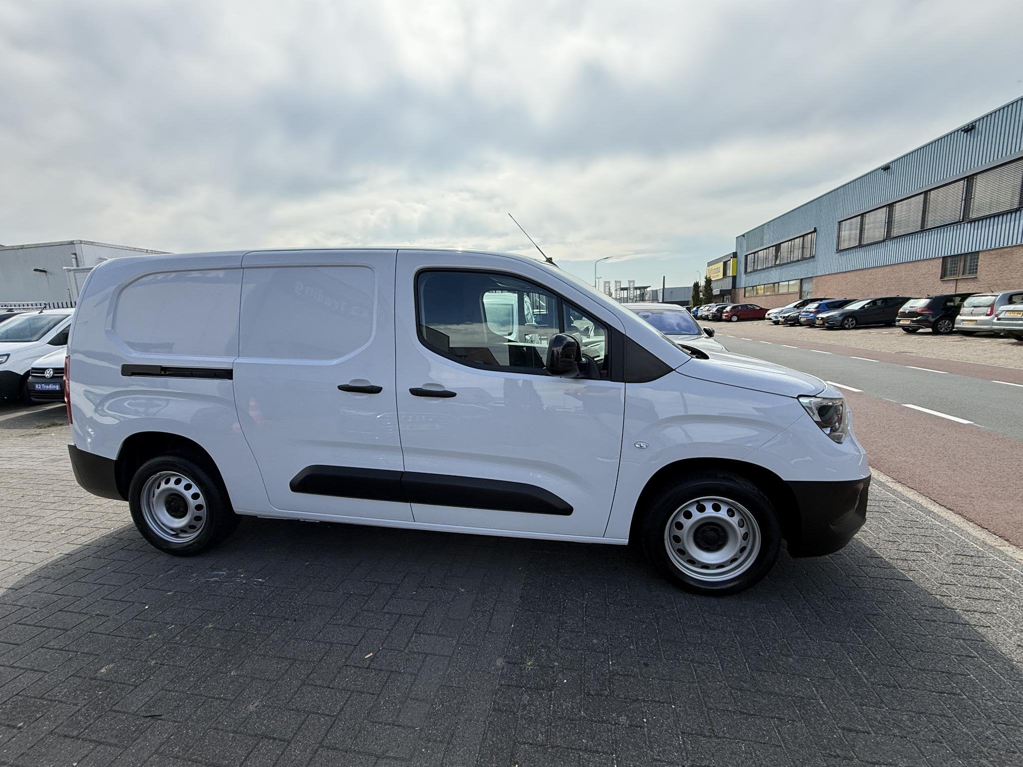 Opel Combo 1.2 PureTech 110 S&S L2 BENZINE MARGE AUTO, Auto's, Voorwielaandrijving, Stof, Gebruikt, Euro 6