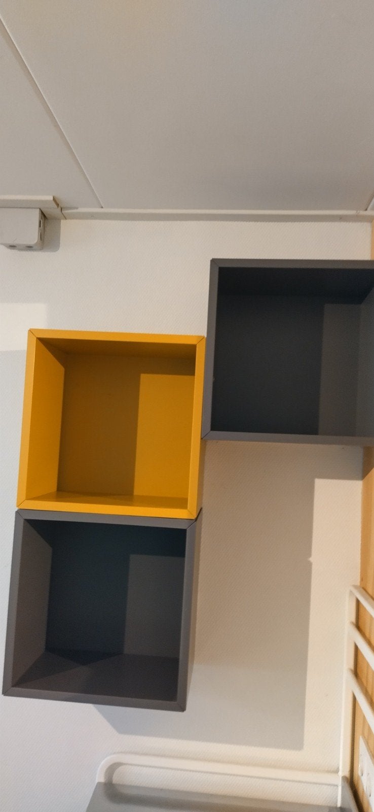 Ikea Eket grijs en okergeel met glas en lades, Huis en Inrichting, Ophalen, Zo goed als nieuw, Minder dan 150 cm, Minder dan 100 cm