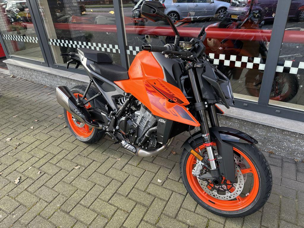 KTM 990 DUKE 2026, Bedrijf, Naked bike