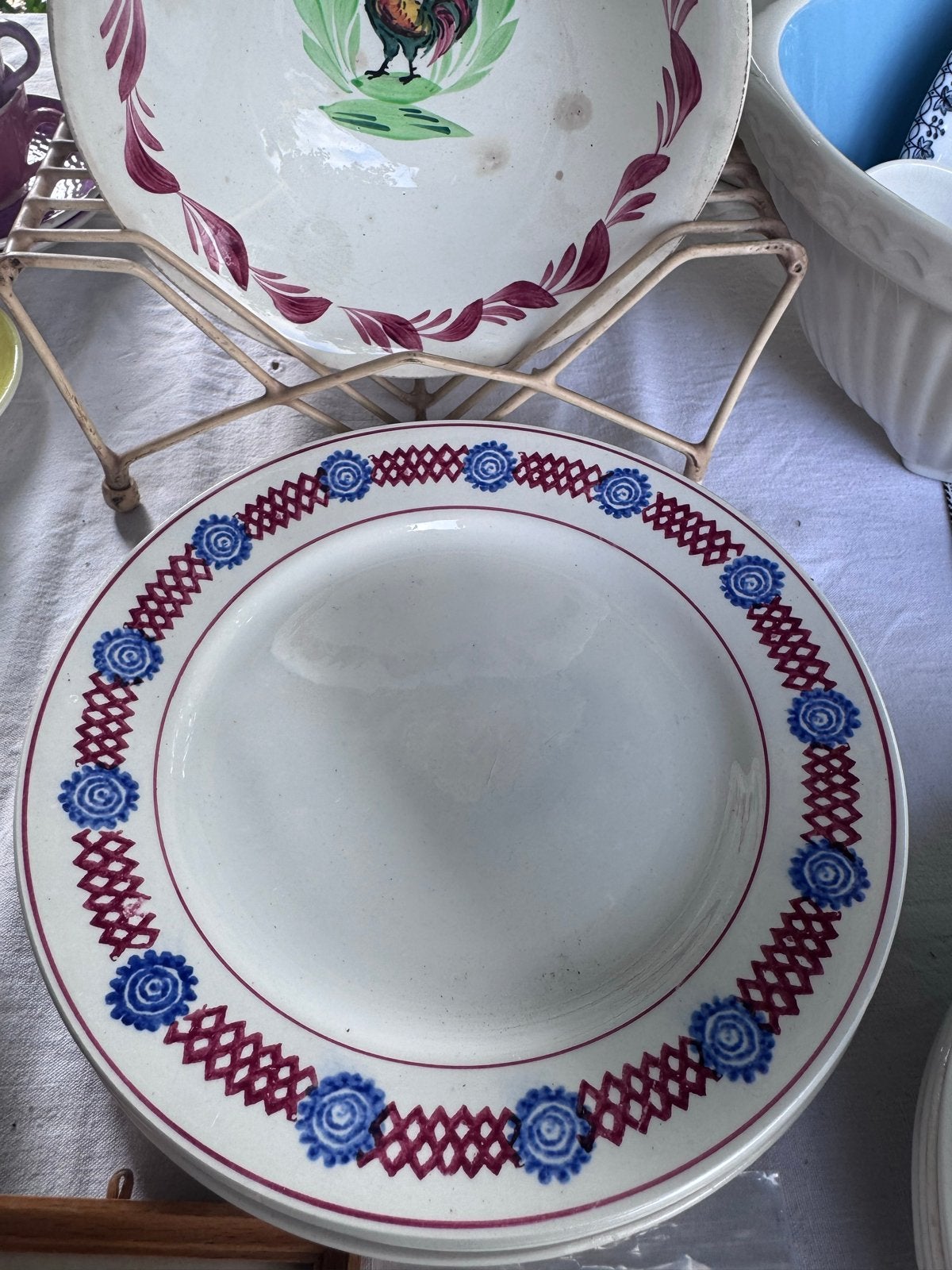 Mooie Franse borden in rood blauw decor, Ophalen of Verzenden