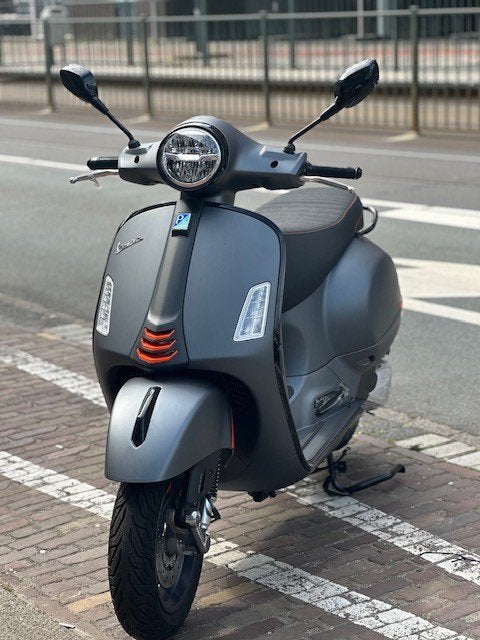 GEZOCHT : Vespa GTS met schade – kenteken, géén WOK, Fietsen en Brommers, Scooters | Vespa, Ophalen of Verzenden, Zo goed als nieuw