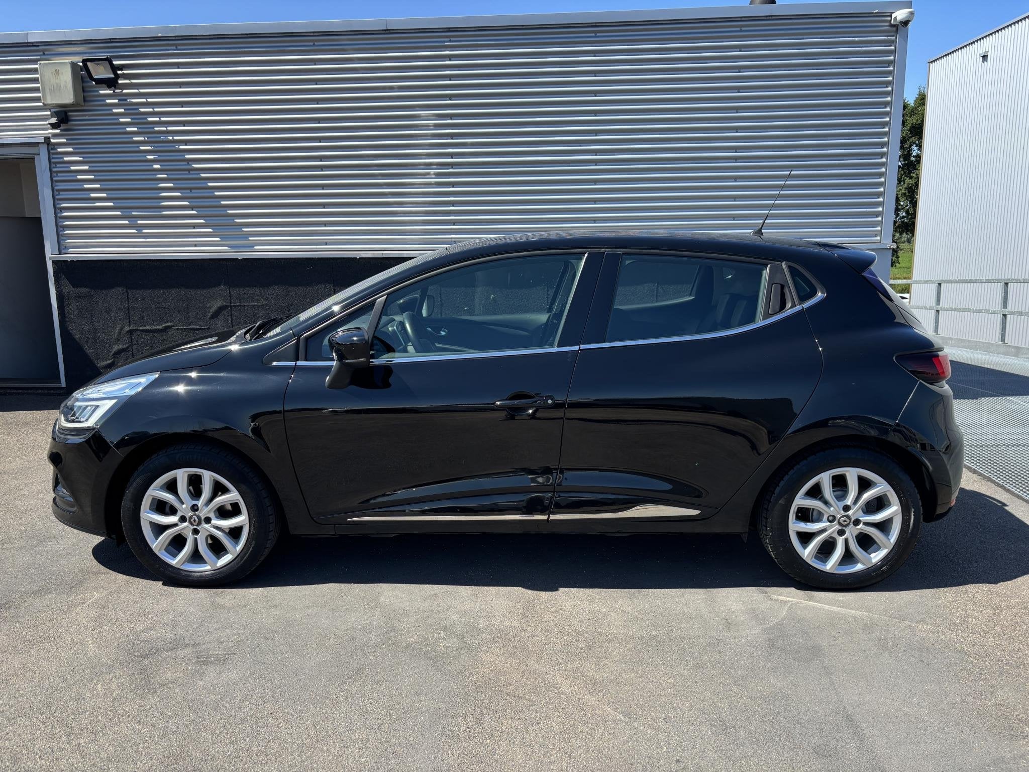 Renault Clio 0.9 TCe Intens / nederlandse auto dealer onderh, Auto's, Renault, Voorwielaandrijving, 898 cc, Stof, Gebruikt