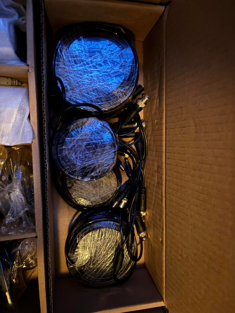 Beveiligingscamerasysteem met 4 camera's en kabels, Ophalen, Nieuw, Binnencamera