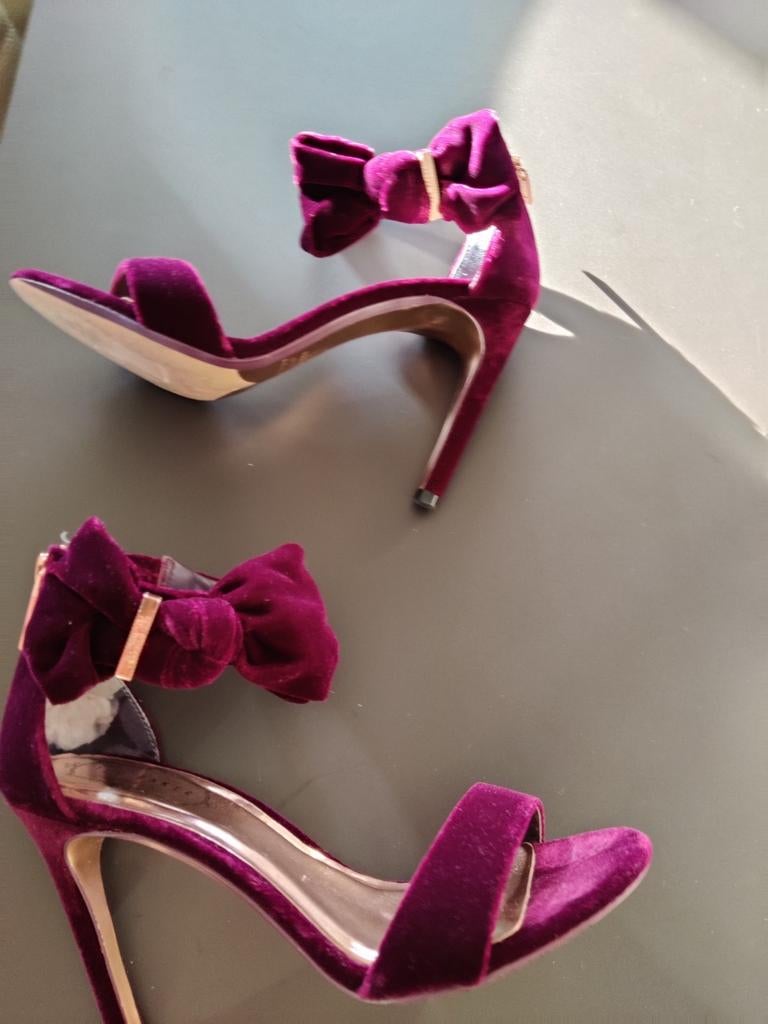 Ted Baker sandalen maat 37 als nieuw €159, Kleding | Dames, Ophalen of Verzenden, Zo goed als nieuw, Sandalen of Muiltjes