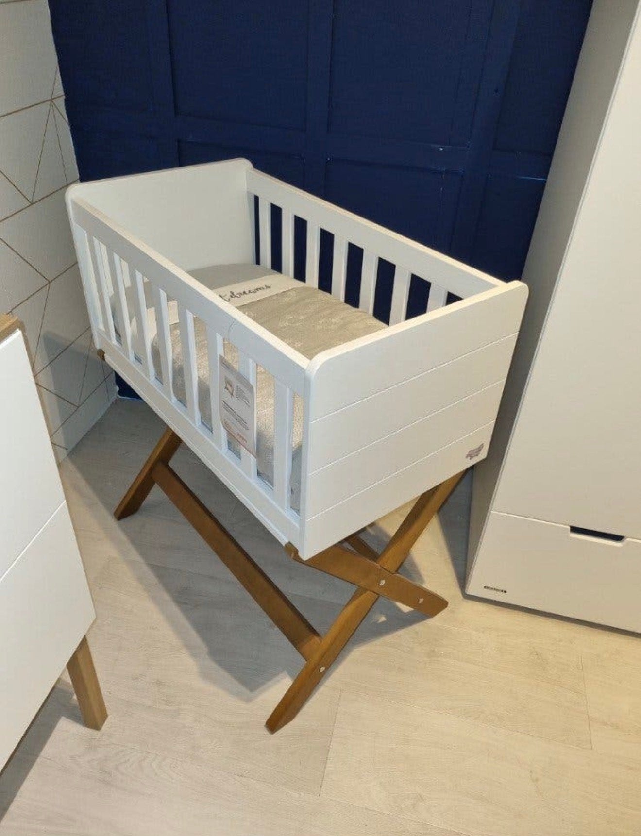 Happy Baby wieg met matras – in nette staat, Kinderen en Baby's, Babywiegjes en Ledikanten, Ophalen, Gebruikt, Wieg