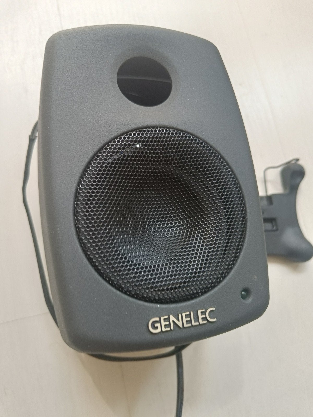 Genelec 6010A actieve studiomonitor (defect), Overige merken, Studiomonitor, Inclusief standaarden, Ophalen of Verzenden