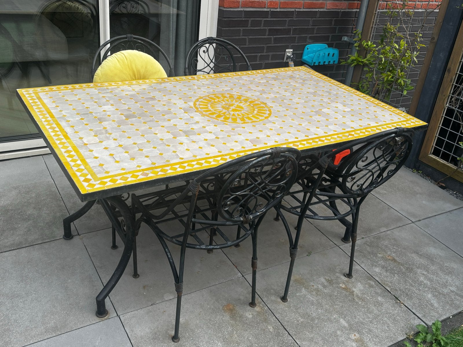 Mozaïek tuintafel met 4 stoelen met kussens 160*90, Ophalen, Gebruikt, Rechthoekig, Metaal