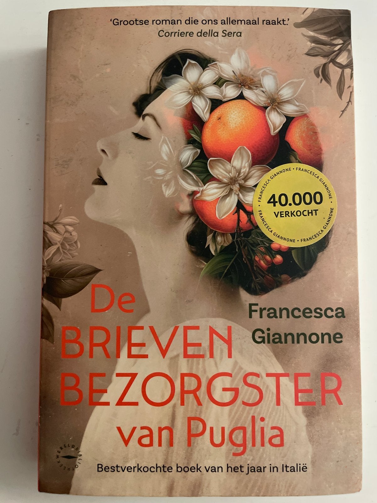 De Brievenbezorgster van Puglia - Francesca Giannone, Boeken, Romans, Zo goed als nieuw, Europa overig, Ophalen of Verzenden