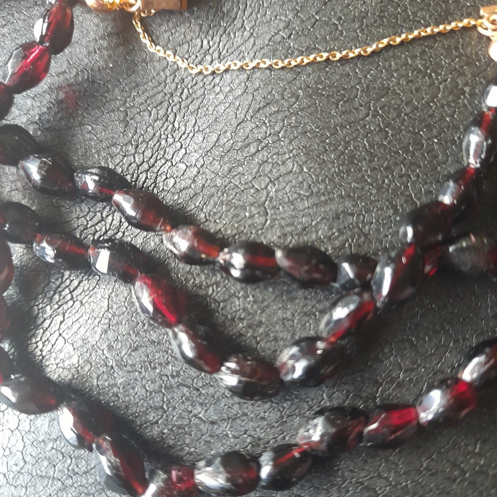 Antieke granaat armband met gouden sluiting, Ophalen, Goud, Armband, Met edelsteen