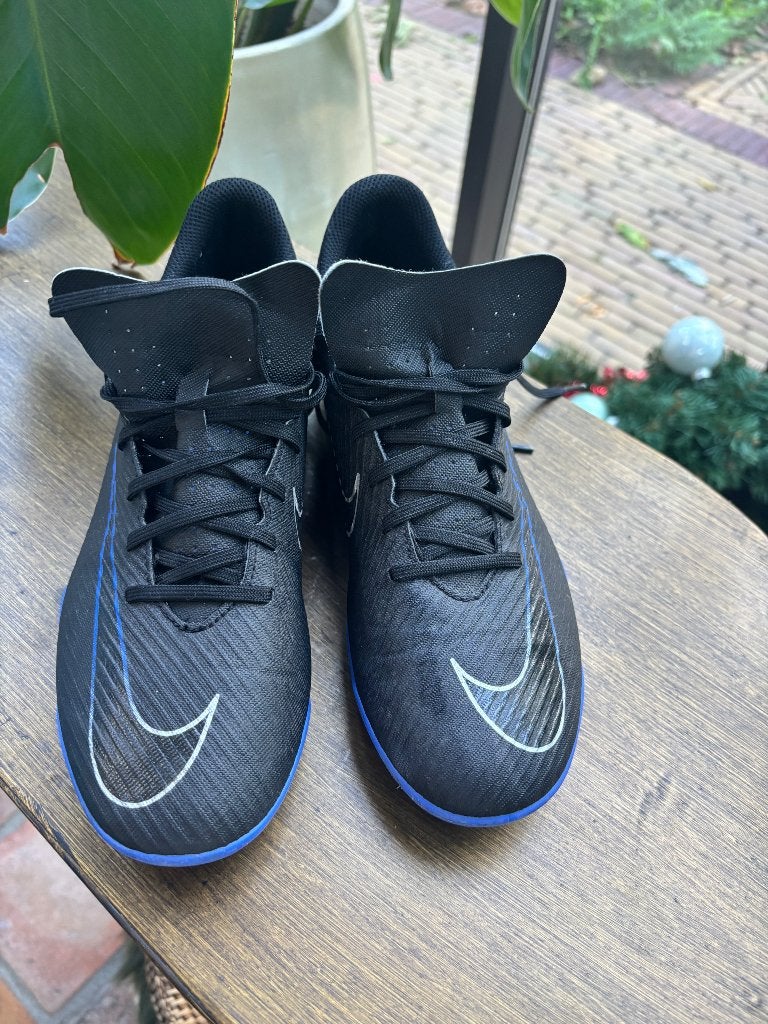 Voetbal schoenen, Sport en Fitness, Voetbal, Maat XS of kleiner, Ophalen, Schoenen