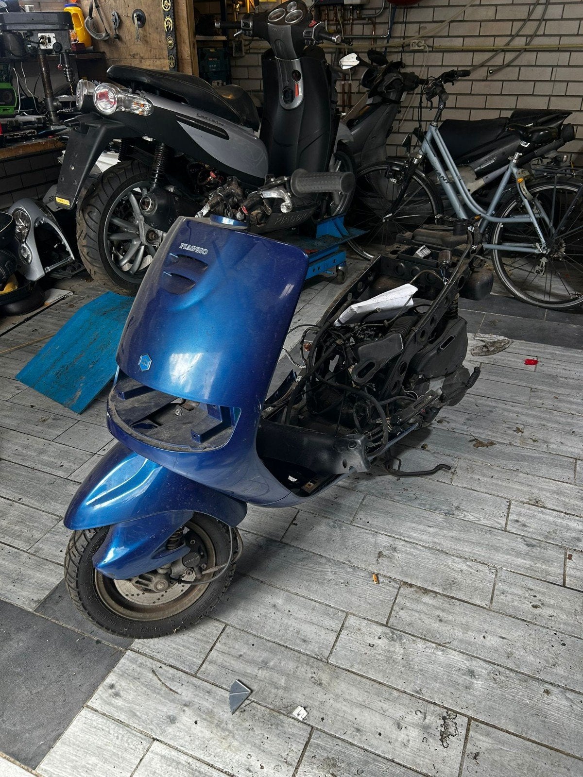 1x Sfera 125cc 1x skipper lx 125cc 1x vespa 300cc 1x typhoon, Ophalen, Overige merken