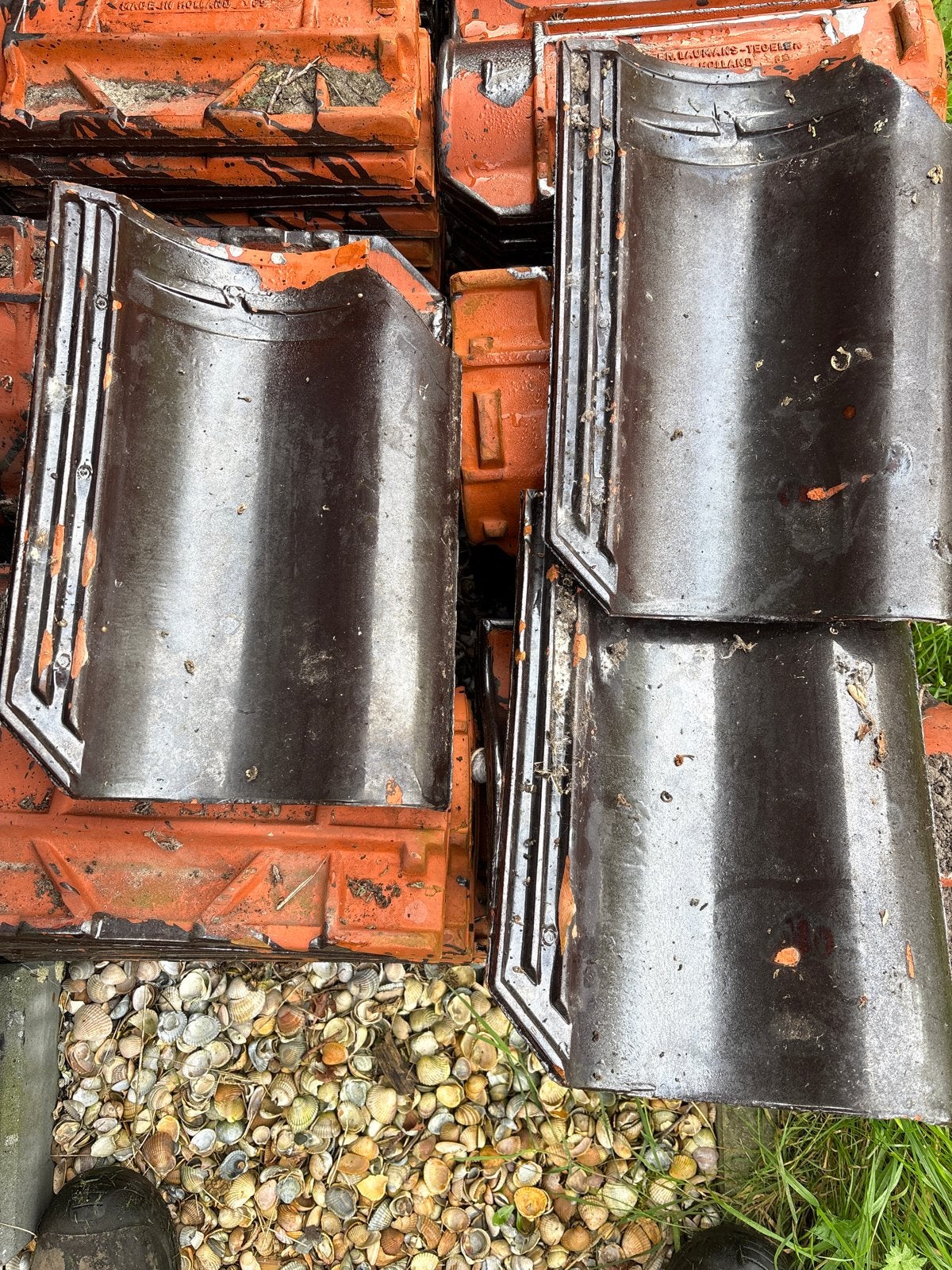 Zwart geglazuurd dakpannen Made in Holland, Doe-het-zelf en Verbouw, Gebruikt, Steen of Klei, Ophalen of Verzenden, 15 m² of meer
