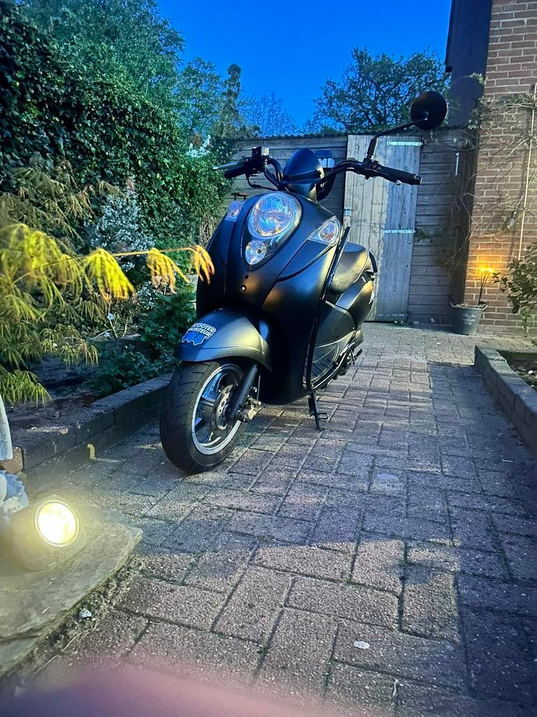 sym mio 50, Fietsen en Brommers, Scooters | SYM, Ophalen, Zo goed als nieuw, Benzine, Mio