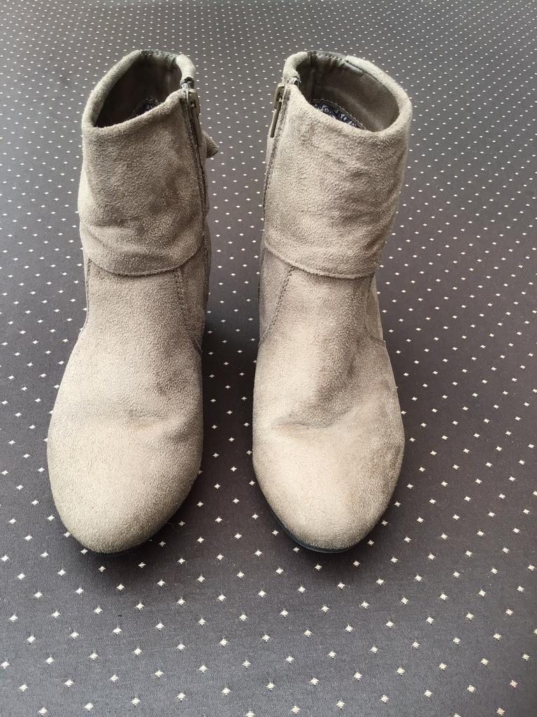 Laarsjes kort 37 taupe, Ophalen of Verzenden, Zo goed als nieuw, Bruin