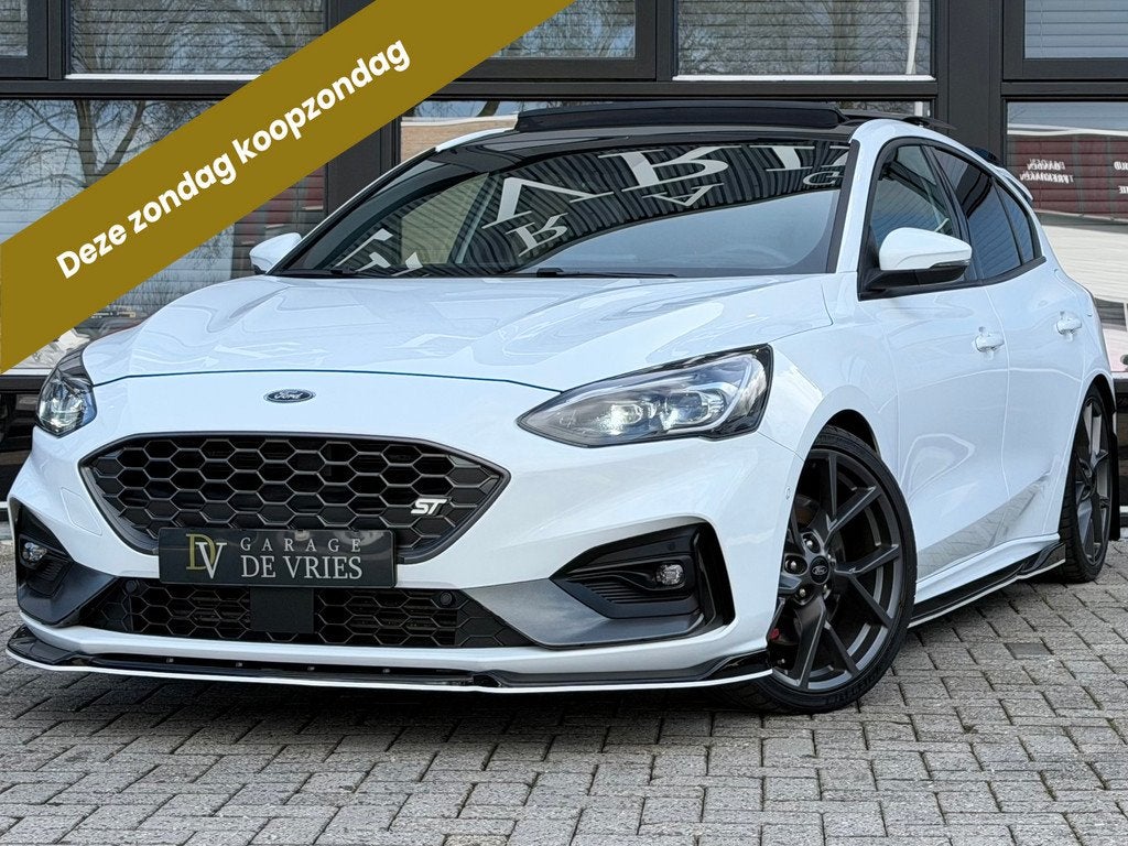 Ford Focus 2.3 EcoBoost ST-3 Panoramadak Sportuitlaat ACC Re, Auto's, 1408 kg, Gebruikt, Zwart, 4 cilinders