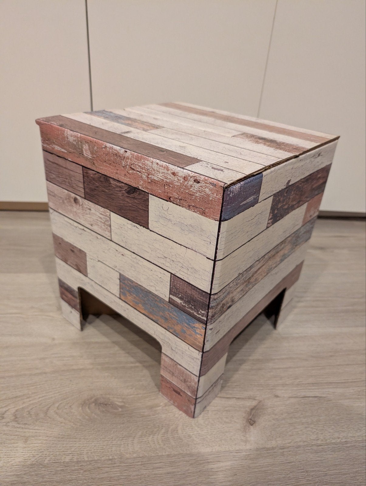 Dutch Design Chair - Krukje/Bijzettafel van Karton, Huis en Inrichting, Ophalen, Zo goed als nieuw, Overige materialen