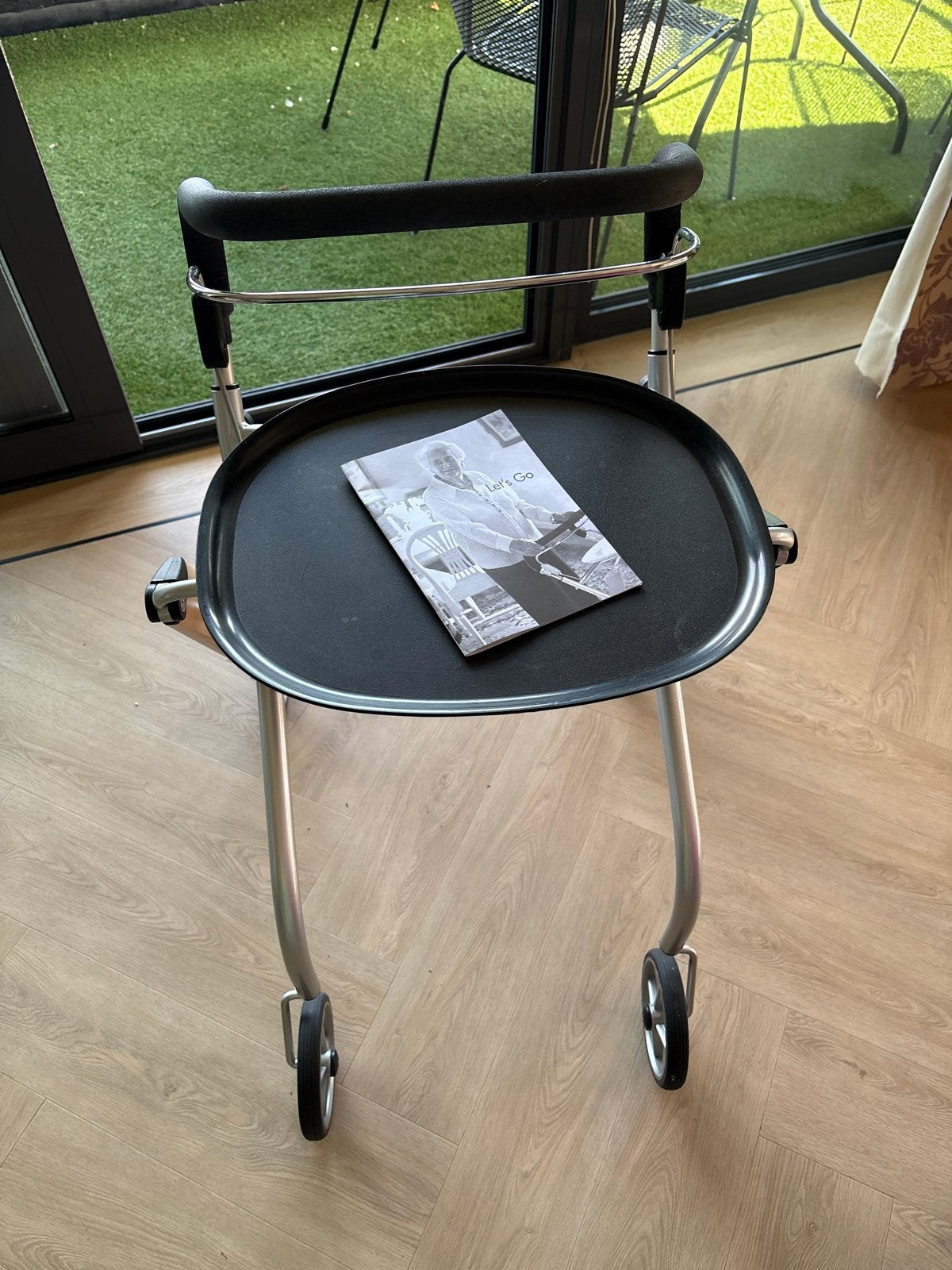 Rollator Trust binnen rollator, Ophalen