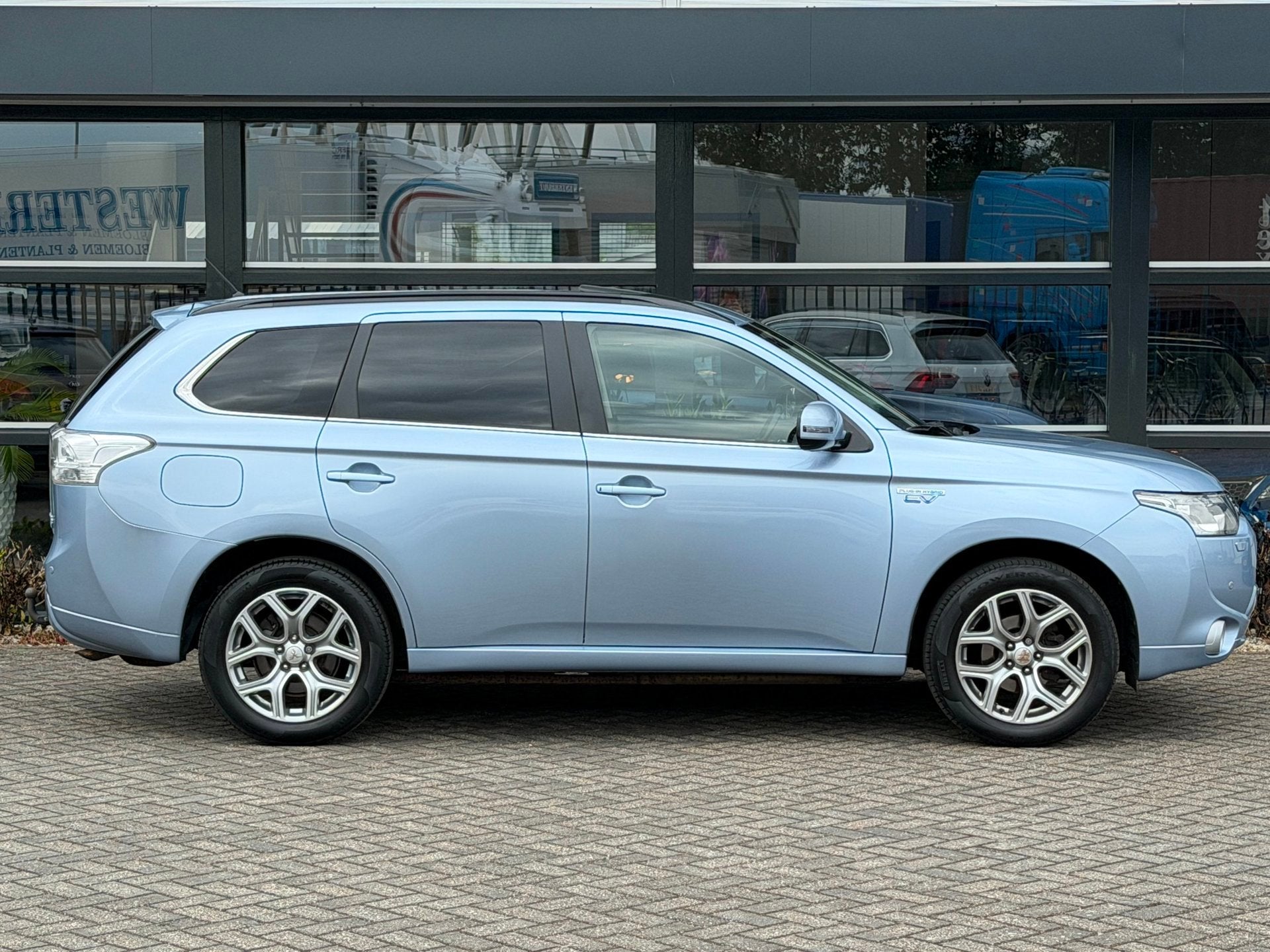 Mitsubishi Outlander 2.0 PHEV instyle Navi Trekhaak NAP APK, Zwart, 4 cilinders, Blauw, Vierwielaandrijving