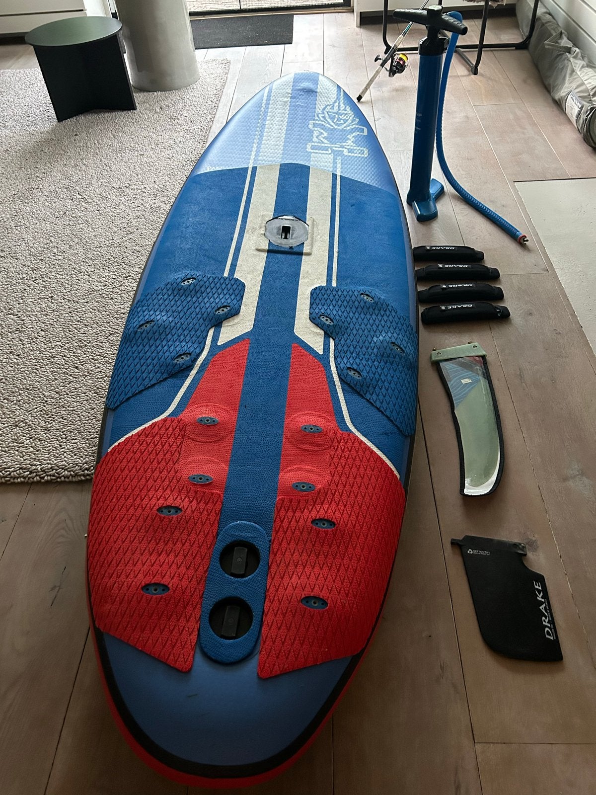 Starboard opblaasbare surfplank  Type: airplane 255, Ophalen, Gebruikt, Overige typen, Met vinnen