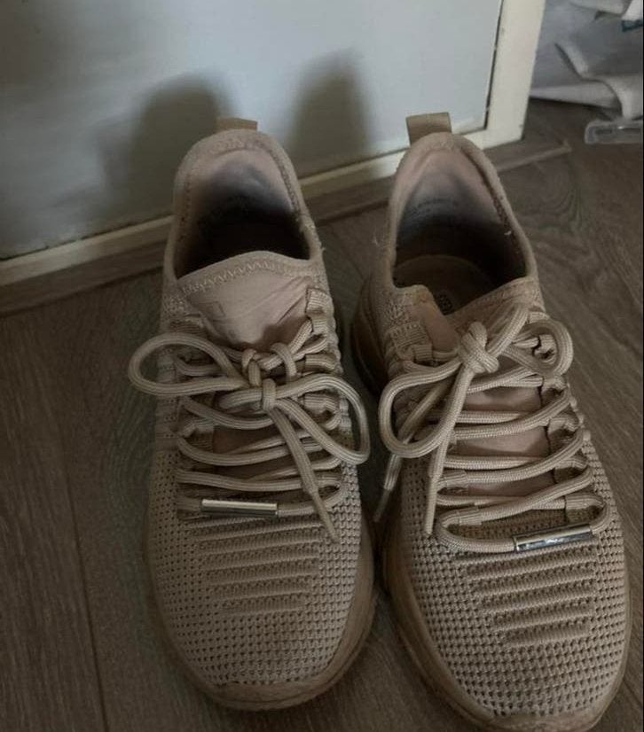 Nude/Beige Sneakers - Maat 37 Steve Madden, Kleding | Dames, Schoenen, Ophalen of Verzenden, Gedragen, Beige, Sneakers of Gympen