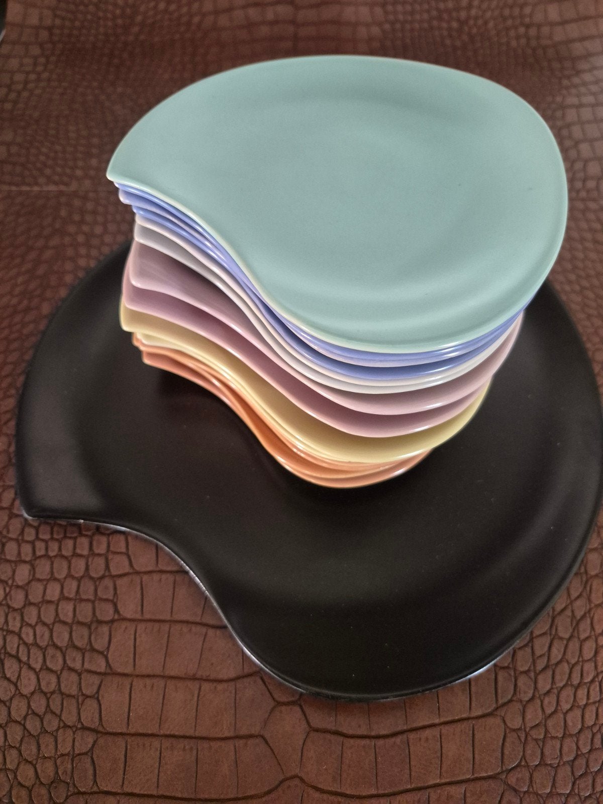 Vintage gebakset van Potterie De Driehoek uit Huizen Holland, Huis en Inrichting, Keuken | Servies, Gebruikt, Keramiek, Overige typen