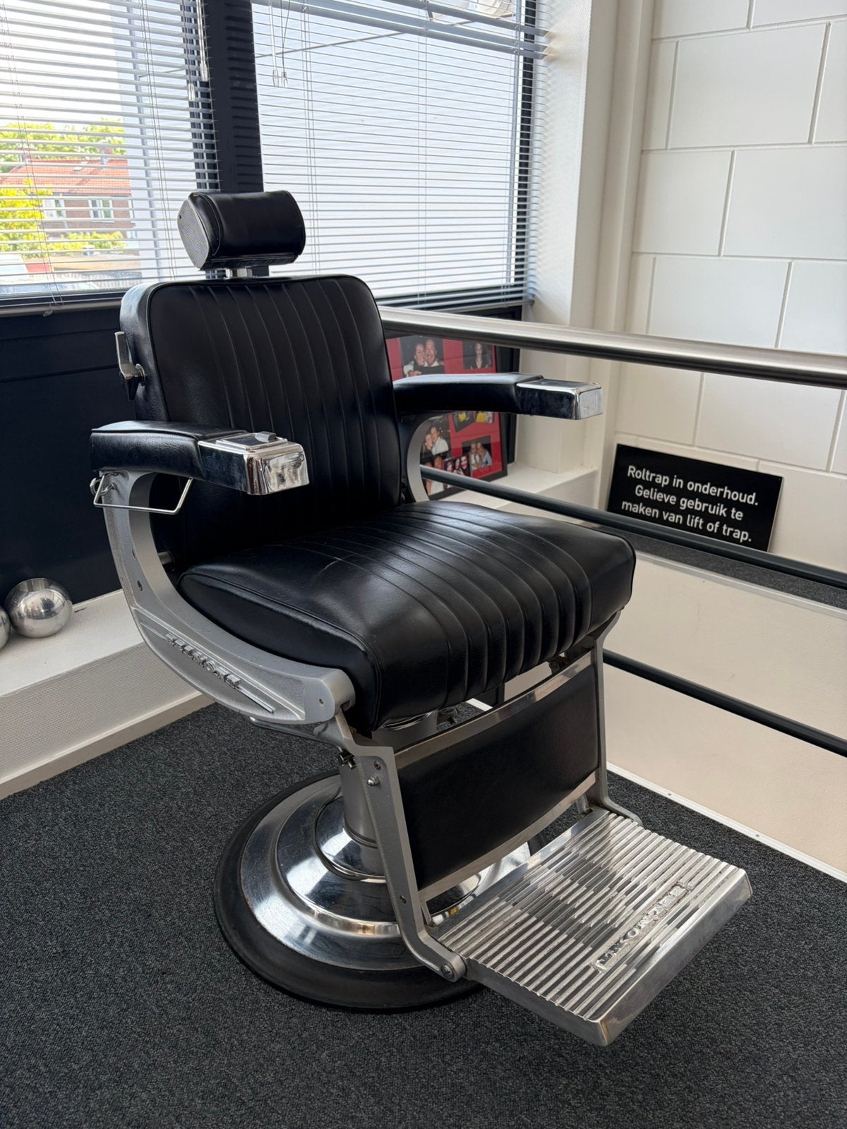 Occasion Belmont barberchair, Ophalen