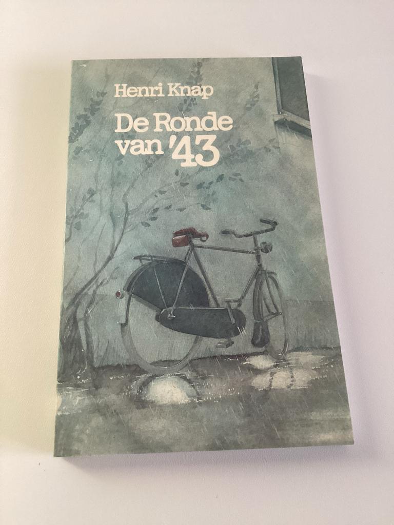 De Ronde van '43 - Henri Knap (Oorlogsverhaal), Boeken, Romans, Gelezen, Nederland, Ophalen of Verzenden