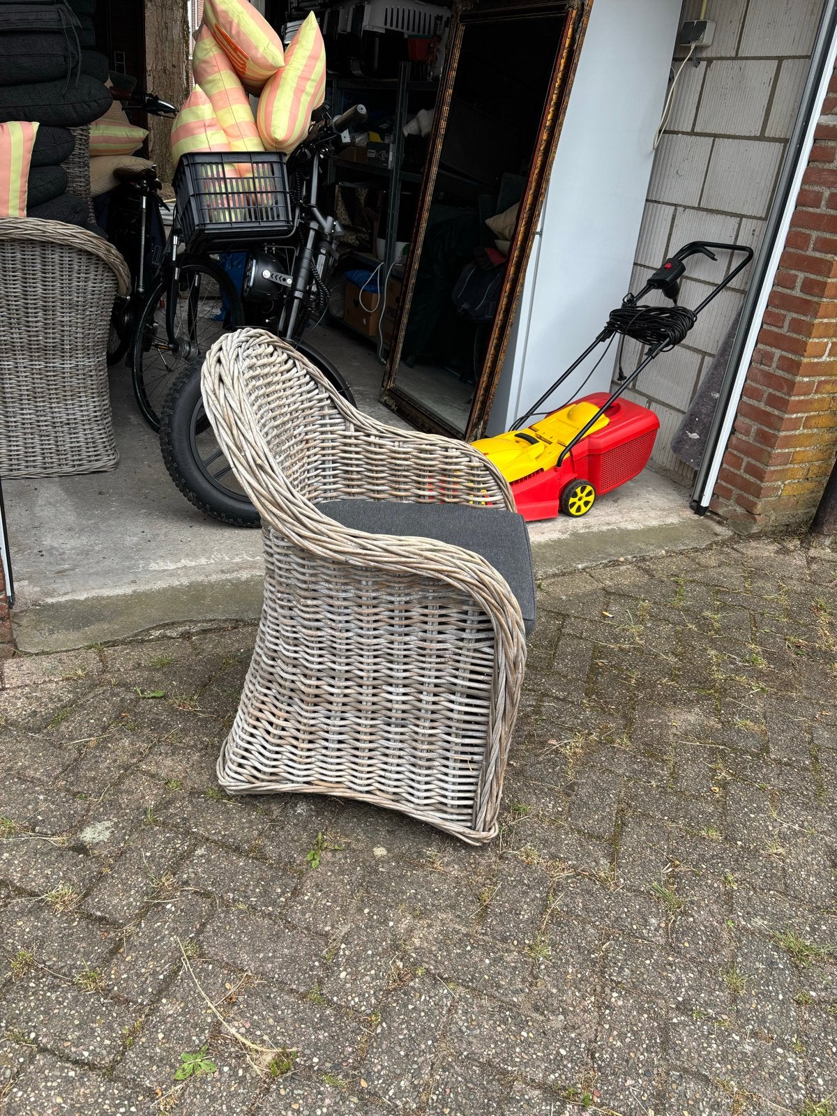 4 Rieten Stoelen met Kussens, Huis en Inrichting, Stoelen, Ophalen, Gebruikt, Overige kleuren, Riet of Rotan