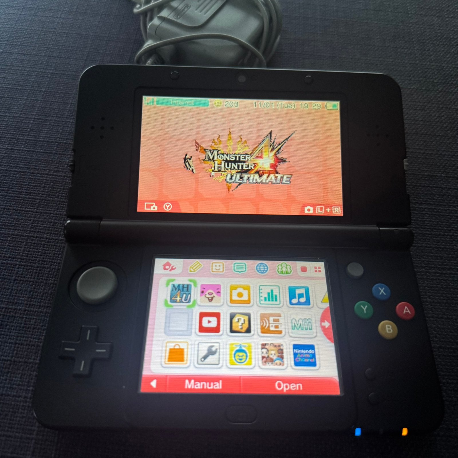 New Nintendo 3DS Monster Hunter 4 Ultimate Edition, Spelcomputers en Games, Zwart, Ophalen of Verzenden, Met beschermhoes of tas
