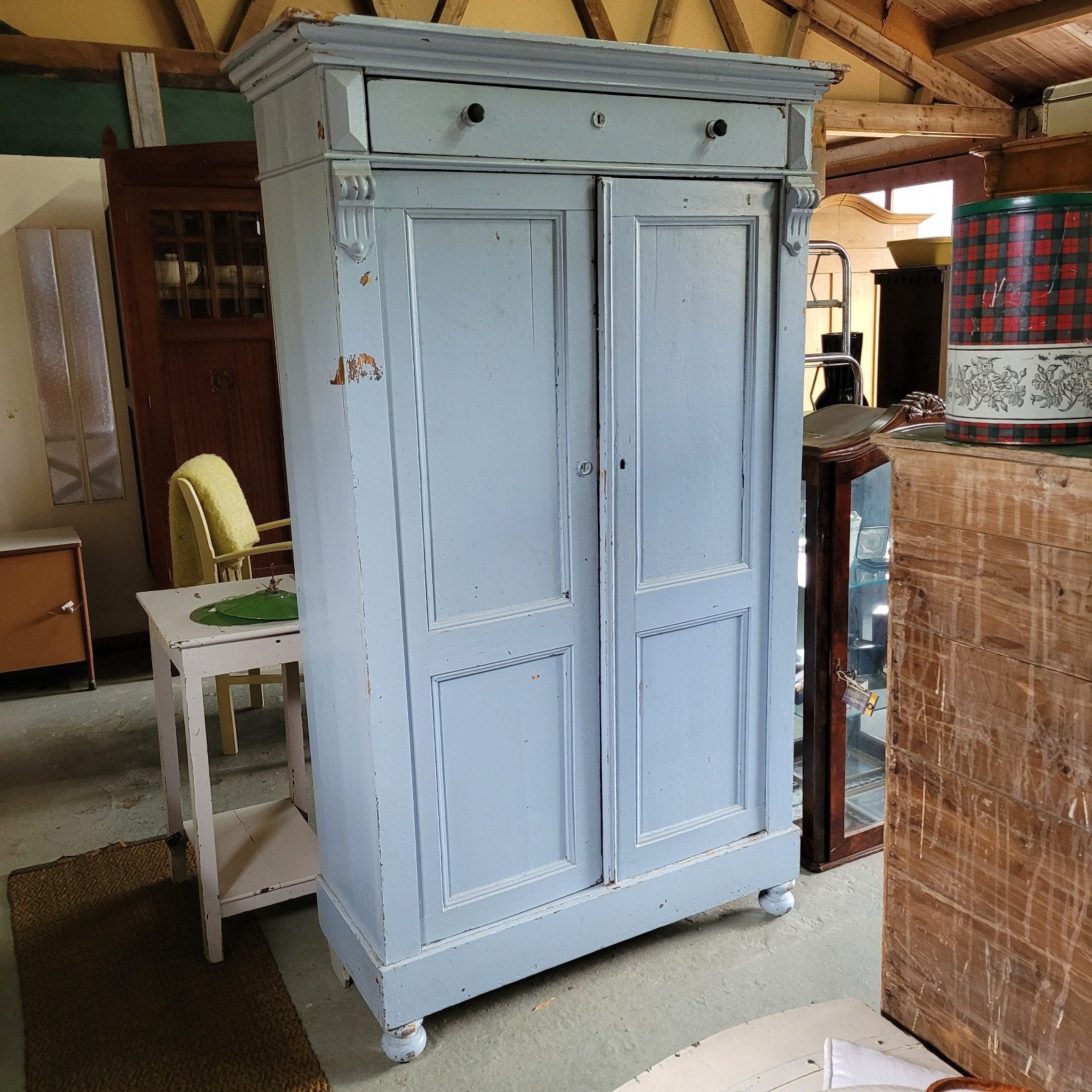 Brocante oude blauwe ondiepe biedermeierkast servieskast, Antiek en Kunst, Ophalen