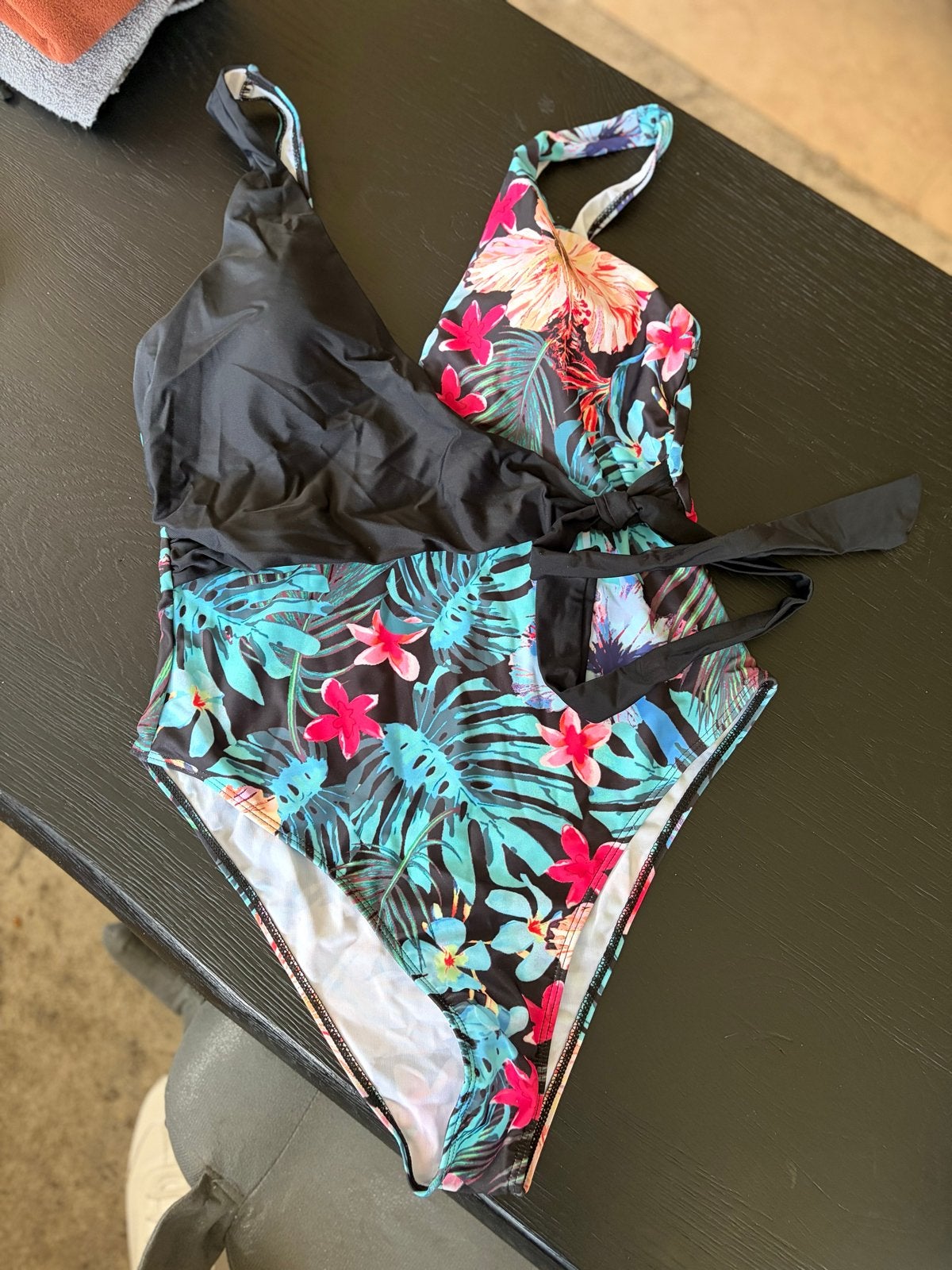 Zwart/Turquoise Badpak met Tropische Print - Maat L, Kleding | Dames, Ophalen of Verzenden, Nieuw, Zwart, Badpak