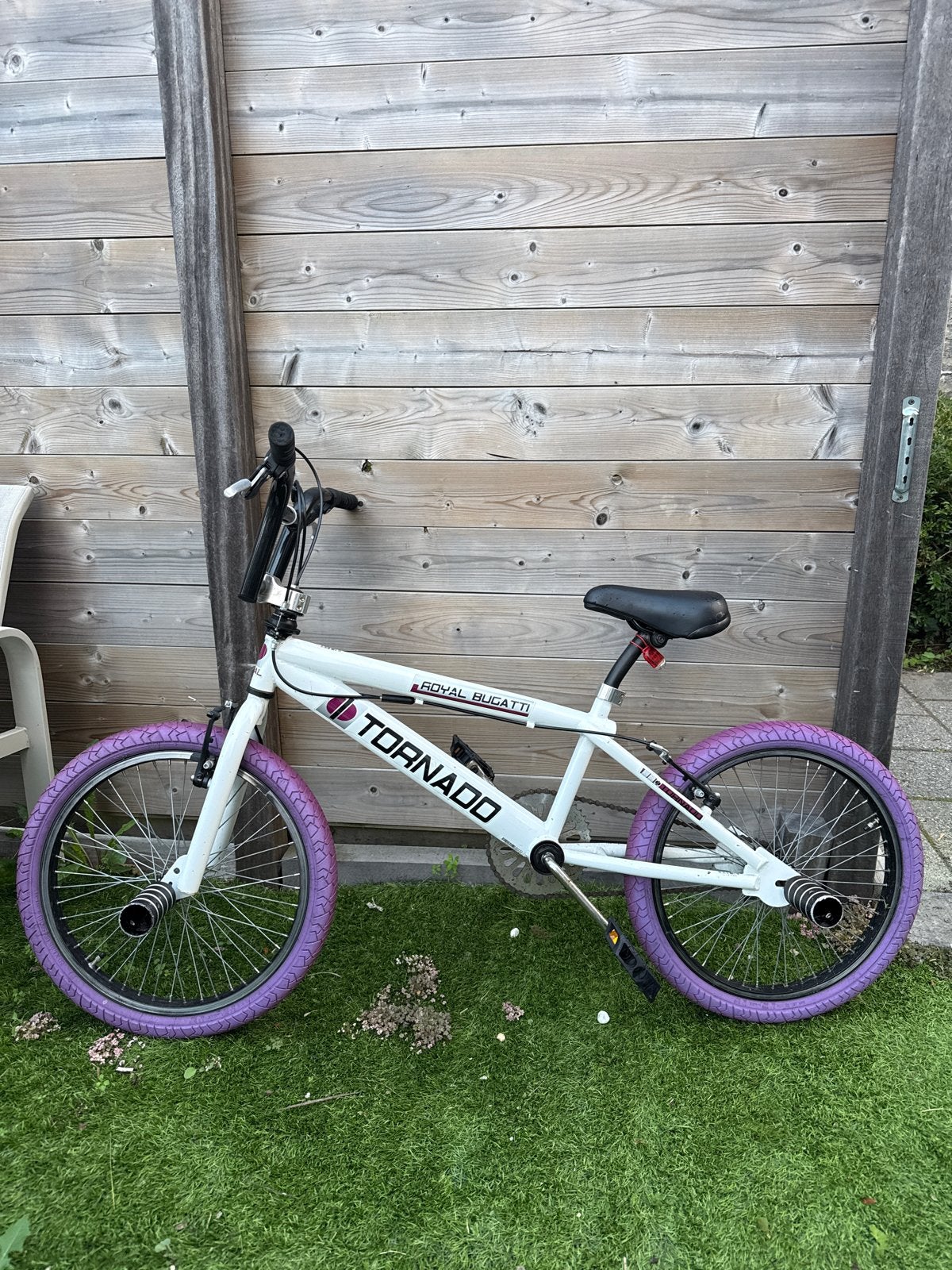 Royal Bugatti Tornado BMX - Wit met paarse banden, Ophalen, Gebruikt, Staal, Velgrem