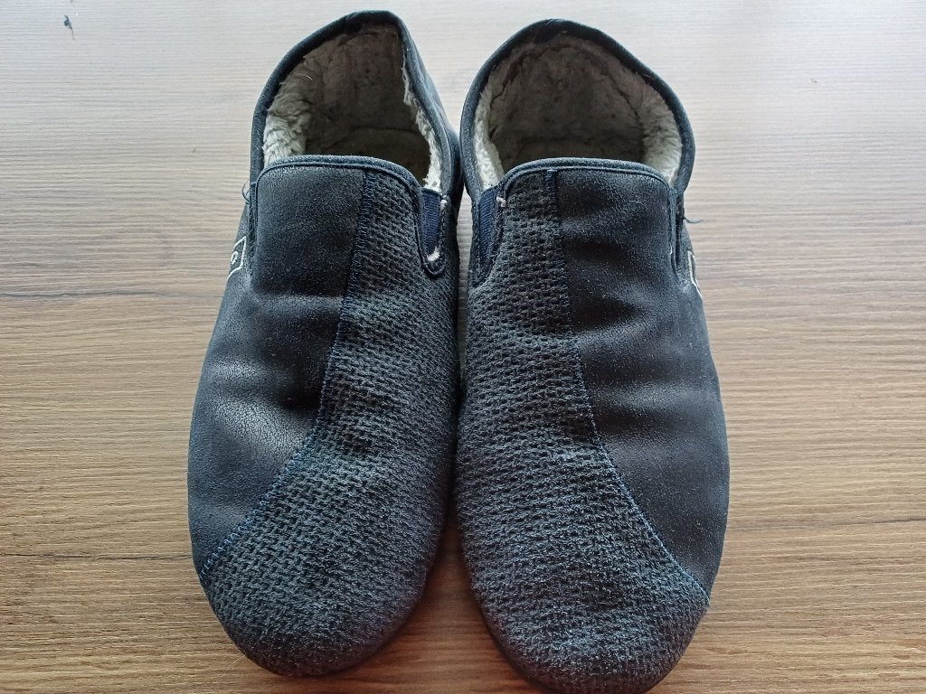 donkerblauw pantoffels mt 43, Blauw, Ophalen of Verzenden, Pantoffels of Sloffen, Gedragen
